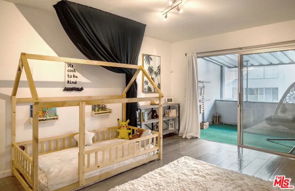 7259 Hillside Avenue 202, Los Angeles, California 90046 home-pic-19